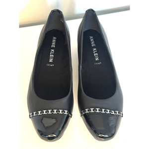Anne Klein Flex Black Leather Patent Leather Silver Chain Low Heel WedgeShoes 9M